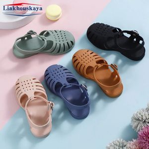 Storlek 22-35 barnskor sommarstrand barn sandaler baby flickor småbarn mjuk non-slip godis gelé skor pojkar casual romerska tofflor 240323