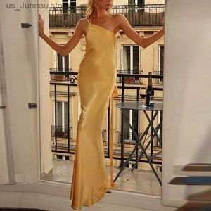 Basic Casual Dresses Women Sexy Backless Solid Long Dress 2024 Elegant Inclined Shoulder Satin Party Dress Fashion Hollow Out Gown Bodycon Maxi Dress T240330