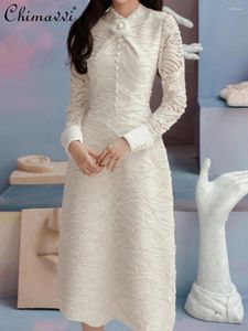 Sıradan Elbiseler 2024 Bahar Ağır Endüstri Moda İşlemeli Dantel Beyaz Uzun Stil Elbise İnce Fit Zarif Gider Kadınlar