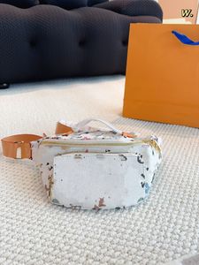 2024 Designer New Mini Bumbag Herr- och kvinnors midjeväska bröstväska unisex stil bärbar crossbody axelväska