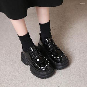 Sapatos casuais 2024 primavera retro bonito manteiga estilo britânico preto pequeno couro pu feminino sola grossa rendas até mocassins únicos