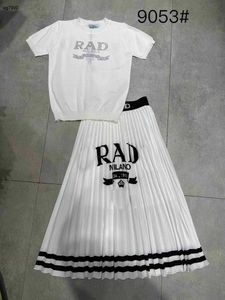 드레스 여자 디자이너 브랜드 여성 의류 여름 스커트 패션 로고 인쇄 짧은 슬리브 레이디 니트 티셔츠 소녀 하이 허리 a- 라인 치마 아시아 크기 S-XL 3 월 29 일