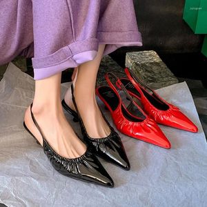 Sapatos casuais senhoras gatinho saltos sandálias plissadas deslizamento em bombas femininas dedo do pé apontado stiletto estilingue feminino sólido zapatos mujer