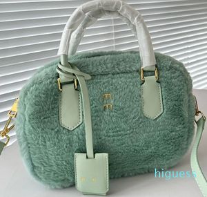 2024 Luxurys Handtasche Filz Umhängetasche Damen Luxus Designer Taschen Mode vielseitige einfarbige Handtaschen mit Staubbeutel