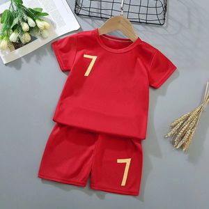 Kids Football Jersey Boy Soccer Set Polyester Breattable Uniform för barnflickor Shorts Set 240318