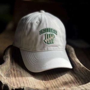 Czapki kulkowe czapki kulkowe niepokonane czapki sportowe czapka baseballowa Letnie litery mody Regulowane mężczyźni bawełna prosta swobodny hip hop hat2024