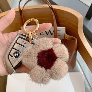 Söt fluffig bil Keyring Flower Pom Pom Bag Charm Accessories Girls Present Idea Fashion Luxury Keychains For Women