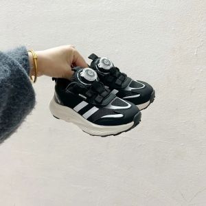 2024 Barnskor kardborrband barn casual sneakers söt skal tå magisk spänne sneaker roterande knapp mesh sko pojkar flickor ungdom sneakersapp