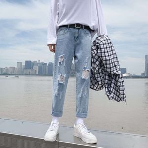 Calças soltas e versáteis para homens, bandidos de rua modernos e calças rasgadas bonitas da versão coreana, jeans de perna reta para homens, calças masculinas de mendigo de nove pontos