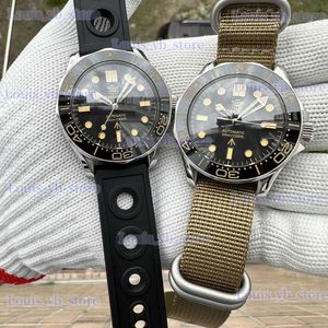 その他の時計STEELDIVE SD1957 NEW STRAP 42mm Vintage Bezel 200m防水NH35グリーンルミナウサファイアガラス自動ダイブリロジT240329