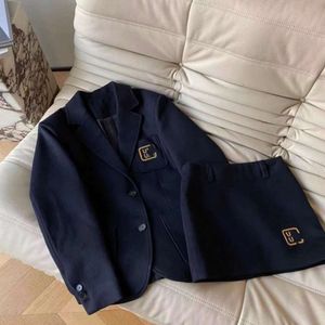 Mi Brief Abzeichen Dekoration Kaschmir Anzug Jacke + kurzen Rock Zwei-stück Set für Frauen 2024 Herbst/winter neue Stil