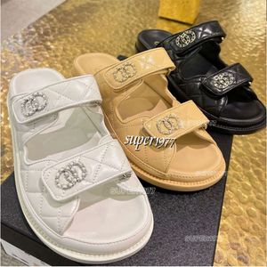 Damen-Slip-Dad-Sandale, Hausschuhe, Chanelsandals, Designer-Sandalen mit Knöchelschnalle, Pantoletten aus Rindsleder mit gesteppter Textur, klassische Plattform, Outdoor-Strandschuh, Freizeitschuh