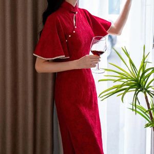 エスニック服の赤いレースチョンサム女性エレガントなスリムレトロドレススタンドカラー3/4Sleeve Jacquard Qipao Style Style Evending Wedding