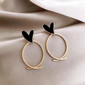 Studörhängen Trendiga retro Naughty Geometri Heart and Circle Earring for Women Simple Hollow Party Jewelry Accessories