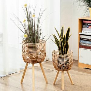 Vasi fatti a mano in rattan per piante, fioriera in vimini intrecciata in legno con decorazioni per espositori per gambe