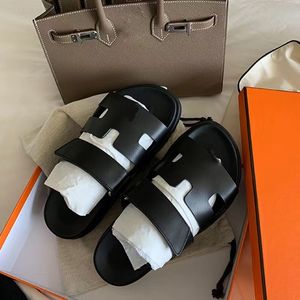 Chypre sandaler kvinnor designer glider chypre tofflor päls shearling läder canvas glida fuzzy plysch toffel orange röda lyx kvinnor sommar vinter sandal skor 888