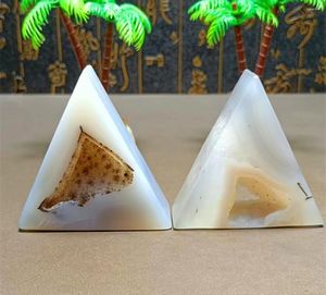 Dekorativa figurer Brasilien Agat Crystal Cave Carved Triangle Natural Quartz Ornament Home Decoration Reiki Energy Processing