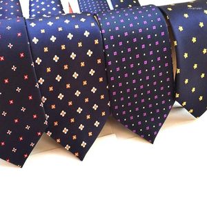 Bow Ties Męskie 8 cm moda niebieskie granatowe wino brązowe fioletowe krawat w paski żółty krawat czerwony szyja ślubna dla mężczyzn formalny garnitur biznesowy