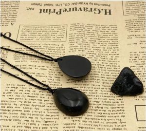 Halsband grossist 1 st 100% Natural Ryssland Shungite halsband, päron droppe helande ädelsten energi läkande ädelsten 35mm sten