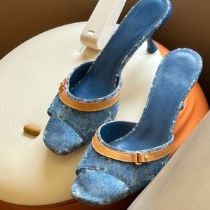 Designers sandaler tofflor kvinnor skor spole klackar mode tryck denim cowhide lapptäcke 9,5 cm /6,5 cm hög klackade kvinnor sandal novelty tofflare