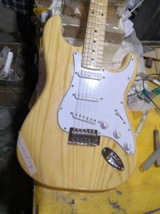 Gitarr ny lönnfingerbräda 6 strängar St Natural Wood Color Ash Electric Guitar 67