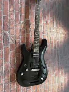 Guitar Black left handed electric guitar, rose wood fingerboard, chrome plated hardware accessories, physical photography
