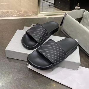 New Popular Summer Slippers Top Designer Sunshine Beach Sandals Pillow Pool Slippers Casual Shoes Retro Shoes Men's and Women's Fashion Soft Flat Shoes