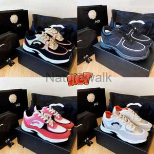 Sneakers riflettenti in nylon di vitello Scarpe da corsa di design di lusso Uomo Donna Sport Scarpe casual all'aperto Sneaker Trainer sdfsf Tessuto effetto pelle scamosciata