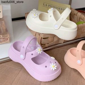 Sandals Womens Thick Sole Lolita Shoes Girls Thick Sole Garden Hole Shoes Outdoor Sandals Soft Thick Sole EVA Student Slippers Q240330