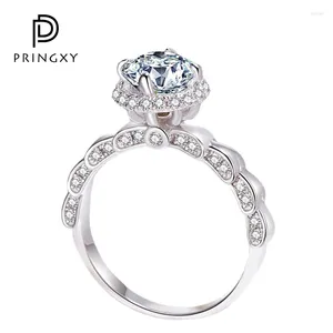 クラスターリングPringxy Classic Four Claw 1 Real Moissanite Ring S925 Silver Platinum Plated D Color VVS1 Wedding Fine Jewelry Anniversary