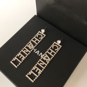 Designer Earings Double Letters C Stud örhänge lyxiga diamantörhängen mode bröllopsfest smycken kvinnor tillbehör gåvor
