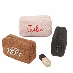 Bolsa de cosméticos grande Teddy Sherpa persalizada | Bolsa de maquiagem personalizada | Bolsa de viagem personalizada | Presentes para damas de honra | Presentes para lembrancinhas de casamento c3rt #