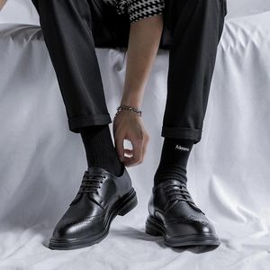 Sapatos de vestido homens couro genuíno casual vintage artesanal oxford negócio de casamento para preto luxo britânico