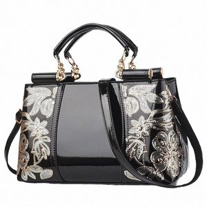 2020ブランドデザイナーNew Women Patent Leather Handbag Speecin Embroidery Slombroidery Crossbody Bagedafit