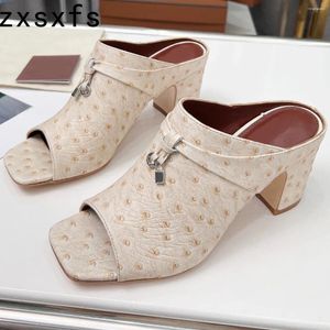 Kapcie strusia skóry masywne slajdy kobiety metalowe zamek podglądanie stóp na wysokim obcasie Mules Ladies Sandals Sandals Letni sukienka Buty Woman 2024