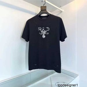 Designer alta versão p família 24 primavera verão triângulo manga curta top p família incompleta carta buraco solto marca de moda manga curta t-shirt b1lw