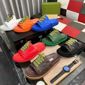 Ny designer toffel män sandaler plattform glider prägling logotyp flip-flops co-mandlade tofflor sommarstrand toffel sandaler sport slip-on män skor storlek 38-45