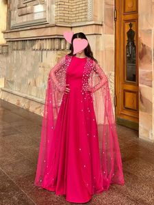 Pinkfarbene A-Linie-Abendkleider mit Cape-Kristallen, O-Ausschnitt, bodenlanges Abendkleid, Plus-Size-Satin, formelles Damenkleid für besondere Anlässe