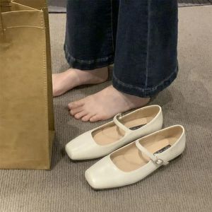Sıradan Ayakkabı Japon Tarzı Lolita Kawaii Mary Jane Gothic Kadın için 2024 Düşük Topuk Zarif Sevimli Daireler Beyaz Kayma Bir Satış