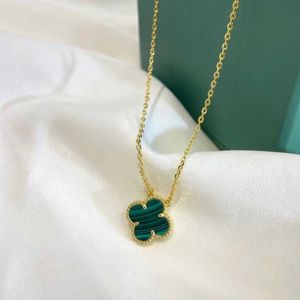 Designer Brand Van Glod Four Leaf Grass Ferry 18K Gold Necklace Rose Peacock Green Agate Lucky Pendant Female ClaVicle Chain