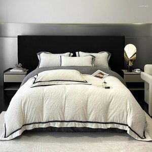 Conjuntos de cama Luxo Estilo Europeu Veludo Casa Roupa de Cama Consolador Conjunto de Inverno Cobertura Completa Duveta Lençóis Travesseiro