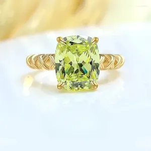 Cluster-Ringe Olivgrüner, hochwertiger, rechteckiger Ring aus S925-Sterlingsilber, eingelegt mit importierten Diamanten mit hohem Kohlenstoffgehalt, Hochzeitsschmuck im Großhandel
