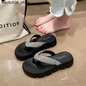 Sandals Womens 2024 Trend Rinestone Flip Flop Terlik Açık Giyim için Kalın Tabanlı Şık Plaj Ayakkabıları Kapalı Anti Slip Sandalet Q240330