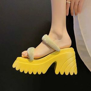 Terlik bling parlak tıknaz platform kadınlar yaz 2023 Slip-on kama slayt sandaletleri kadın moda kalın yüksek topuk sandles bayanlar h240328