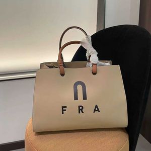 Furlas Grained Italy Hasp Leather Handbag Crossbody Brand Brand Closure Tote Bag