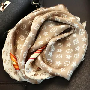 halsduk designer halsduk mullbärsilk halsdukar för kvinnor lätt torg satin huvud wrap medium pannband sjal 70*70 cm