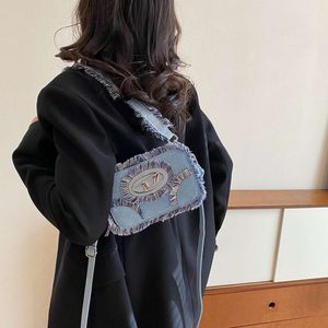 Moda Lusso Moda Pacchetto trasversale Negozio Spedizione gratuita Nuovo prodotto Nicchia Denim Ding Dang Borsa Aeroporto Catena Vagando Singola spalla Ascellare