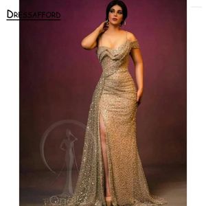 Abiti da festa Champagne Dubai Glitter da sera con cinturino per spaghetti con spalle scoperte Elegante sirena con paillettes che borda l'abito da donna