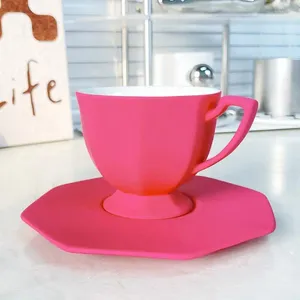 Tassen Europäische Keramik Kaffeetasse Untertasse Rose Rot Becher Englisch Tee Set Hochwertige Hängende Ohr Frühstück Milch Hause Geschenke