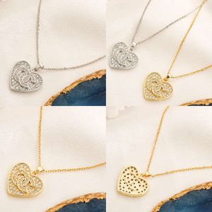 Never Fading Gold Plated Brand Designer Pendants Necklaces Rhinestone Heart Stainless Steel Letter Choker Pendant Necklace Chain Jewelry Accessories2024